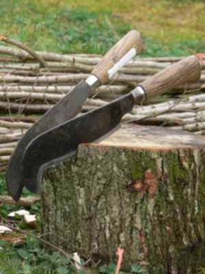 Billhooks used as hedging tools